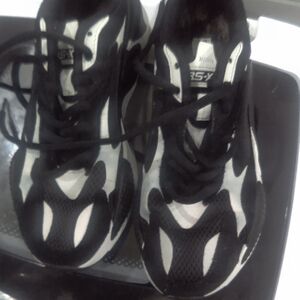Black and White Chunky Sneakers with Modern Design